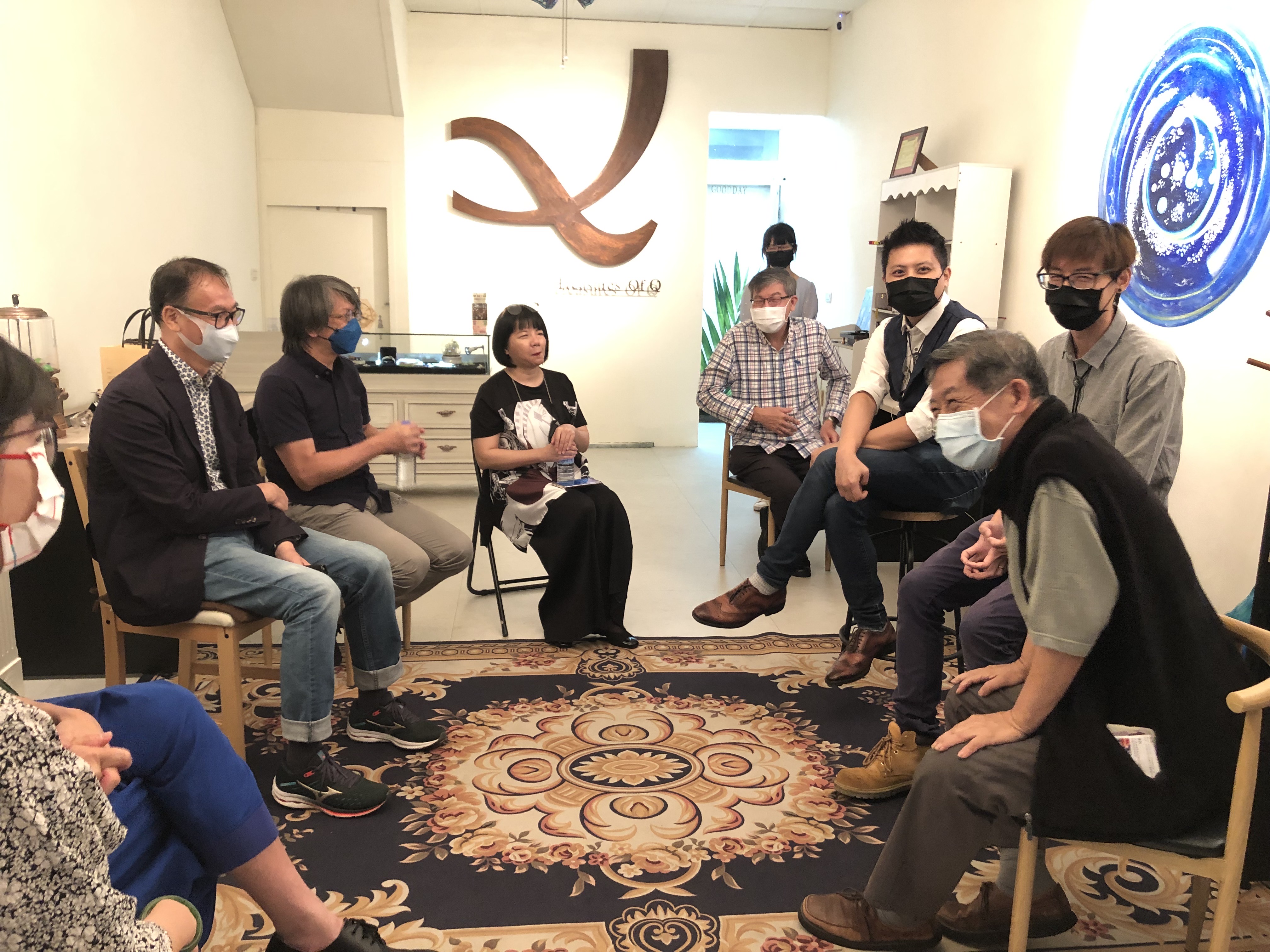 與燈工琉璃店長進行交流互動。