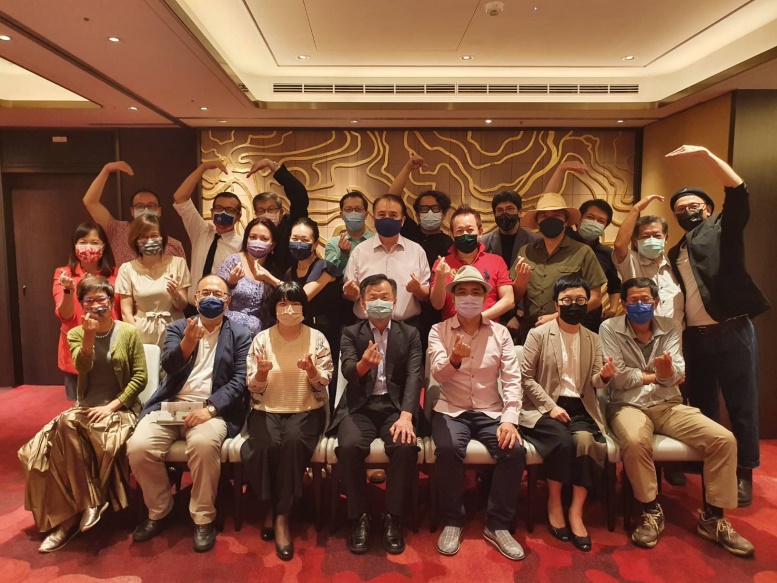 出席委員餐敘合照