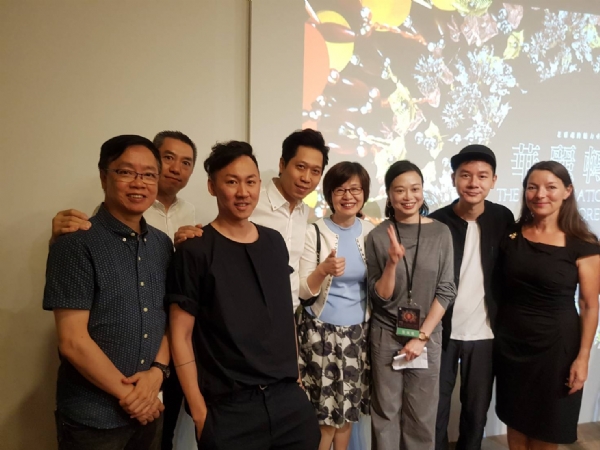 杜秘書長與香港藝術家合照