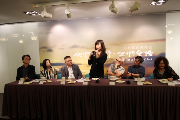 於香港光華新聞文化中心，路董事長分享、與談紀錄片觀後心得
