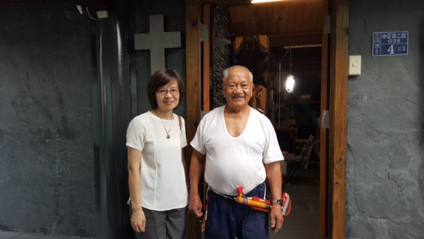 本會杜秘書長與三地門在地藝術家牧師合影