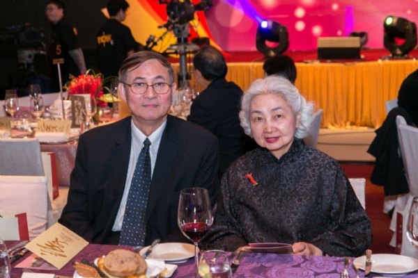 劉董事長與愛心獎出席嘉賓香港特區政府前律政司司長梁愛詩合照