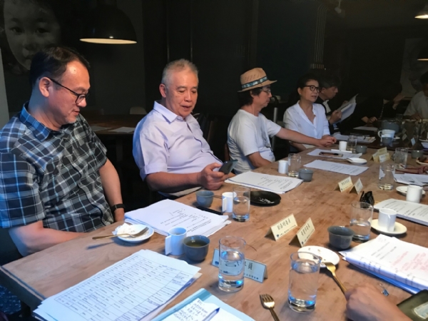 出席委員熱烈討論情形