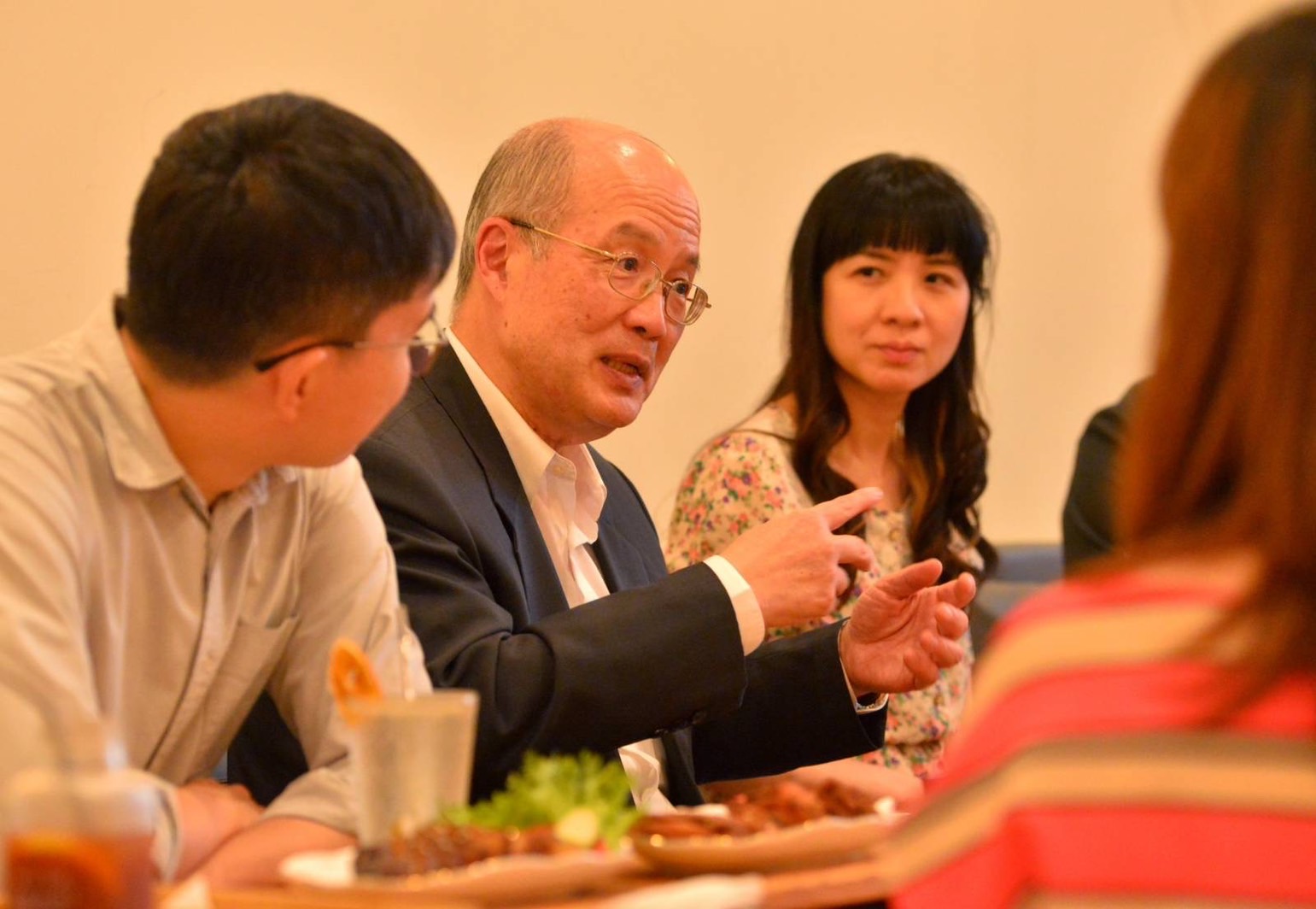 詹董事長與移居港人座談情形(三)