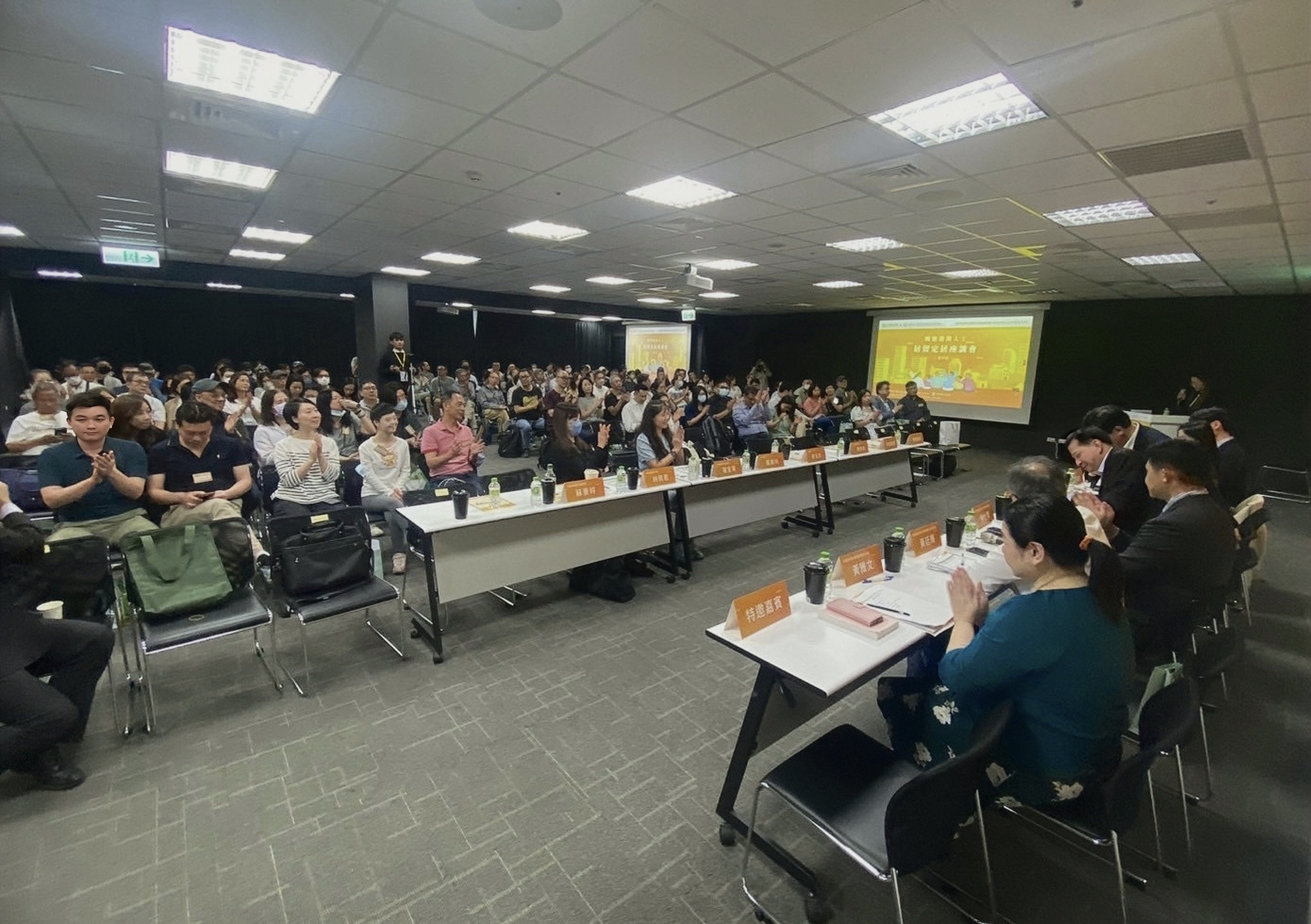 出席座談之港澳人士與各單位代表互動熱絡。