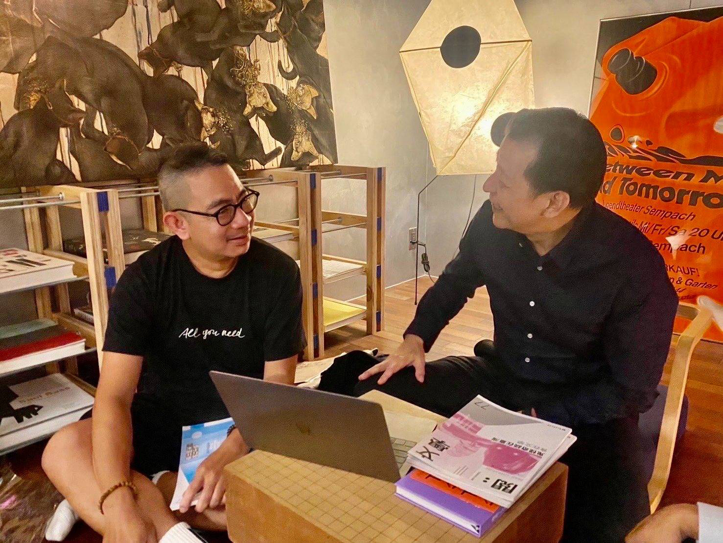 盧處長與毛設計師交流對談，分享文創設計理念