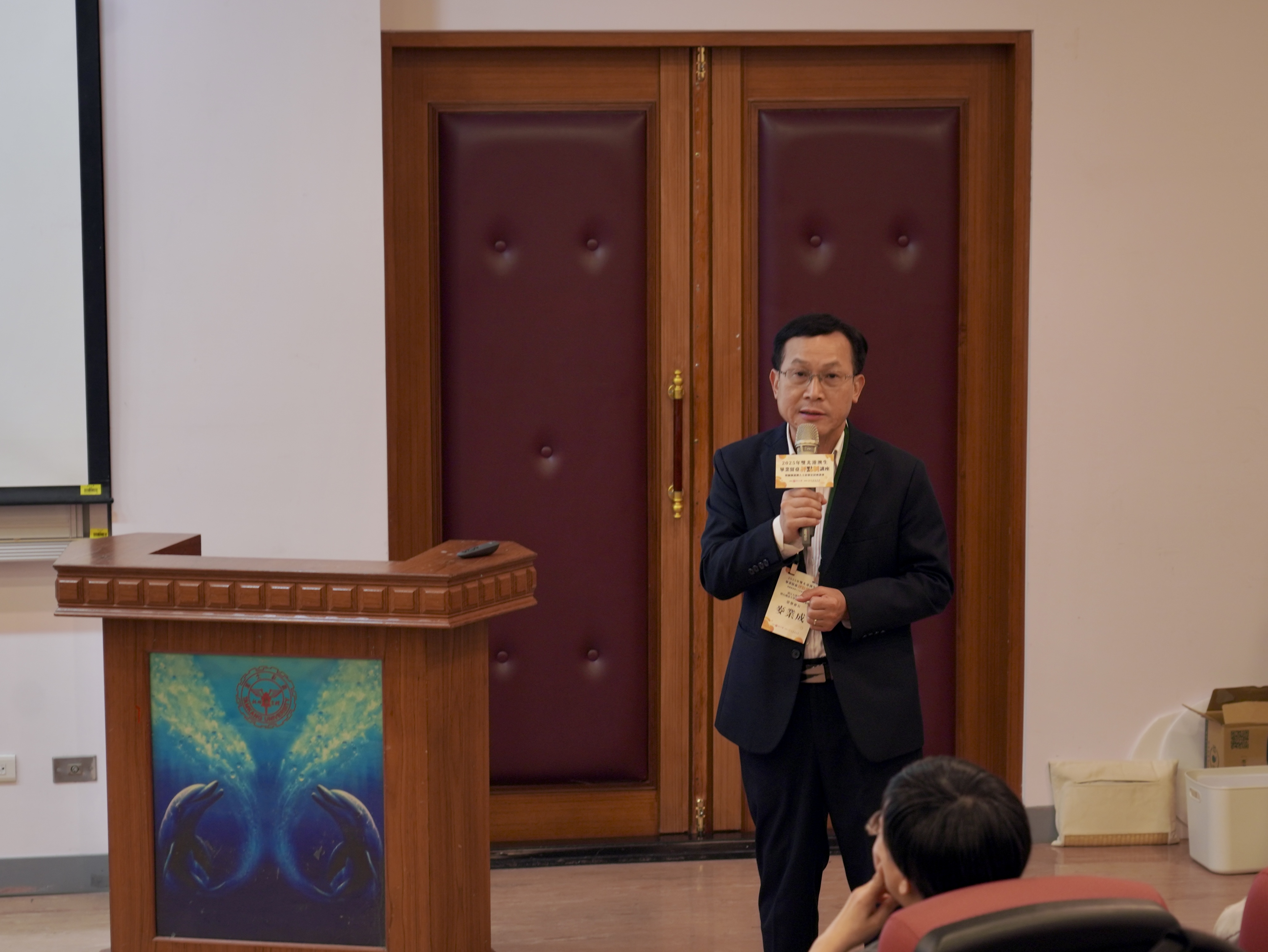 台灣各大學香港校友會總會榮譽會長麥業成致詞