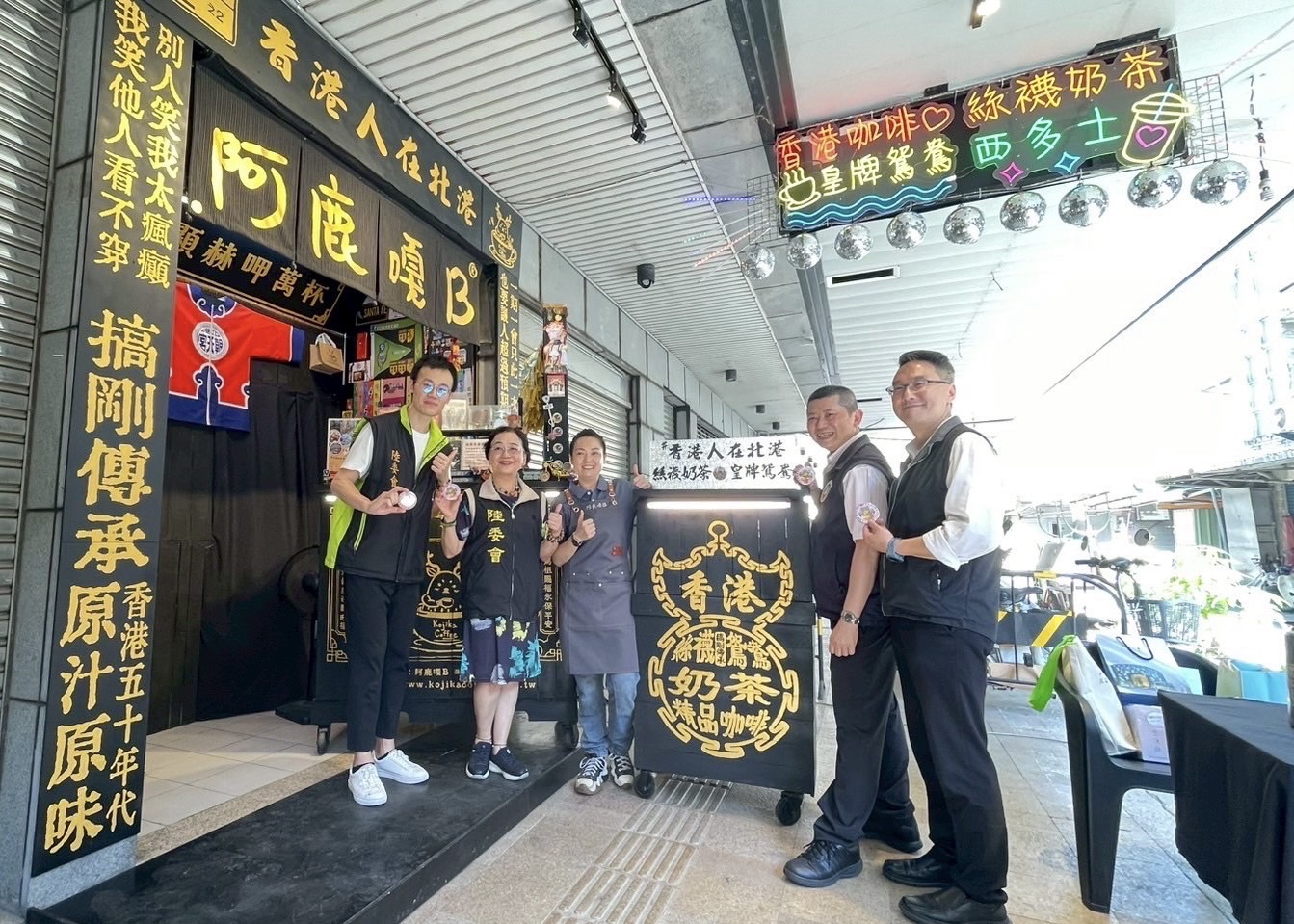 陸委會專門委員李佩儒、專員莊孟寰與移民署副大隊長熊德仁、海基會科長陳穎慶和陳淑慧女士合影