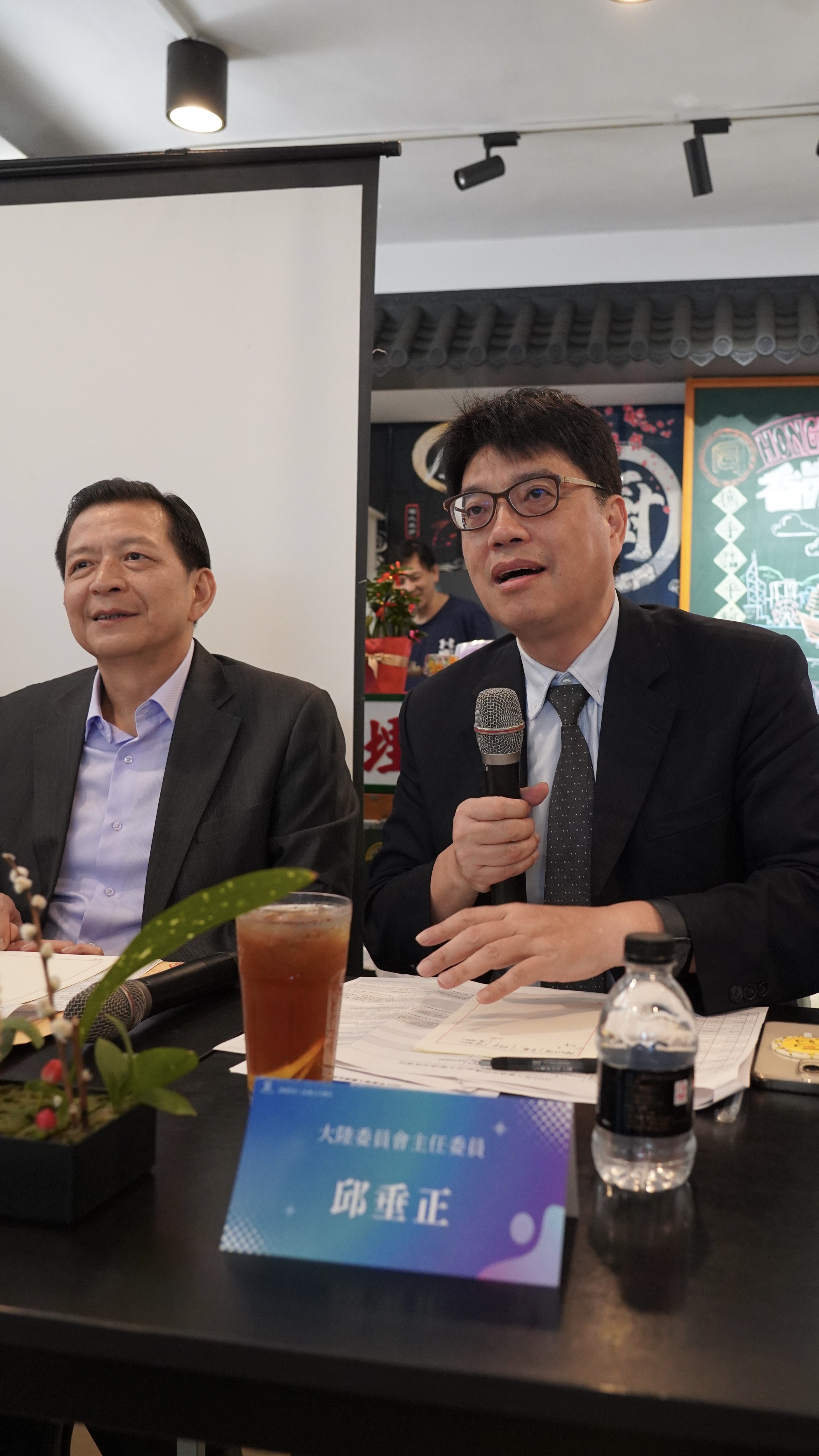 邱主委解說居留定居政策