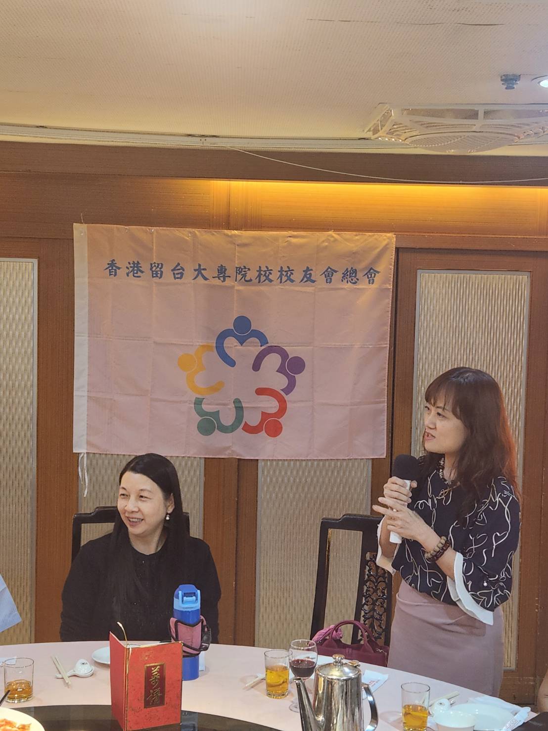 陸委會魏淑娟副處長與交流晚宴來賓互動交流