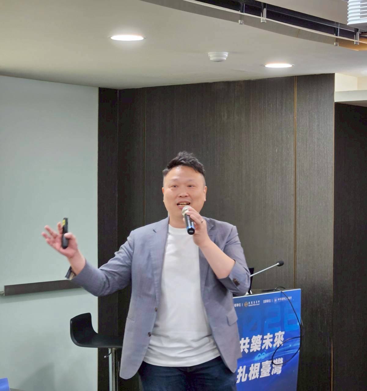 張浩江協理建議同學展現自身價值、提升競爭力