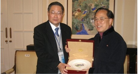 林董事長率訪團成員與曾特首合影