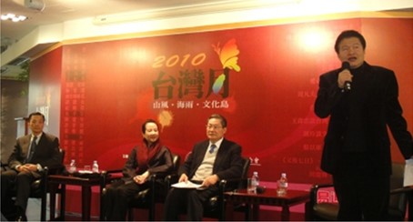 董事長率徐召集人等舉行訪港記者會，光華中心羅主任主持