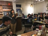 本會「文合會」召集人謝佩霓於心得分享會中與學員進行交流