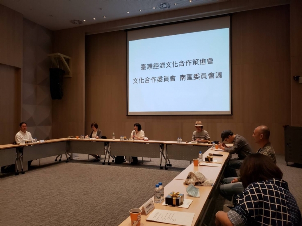 謝佩霓召集人主持南區委員會議