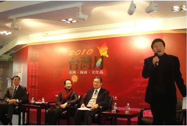董事長率徐召集人等舉行訪港記者會，光華中心羅主任主持