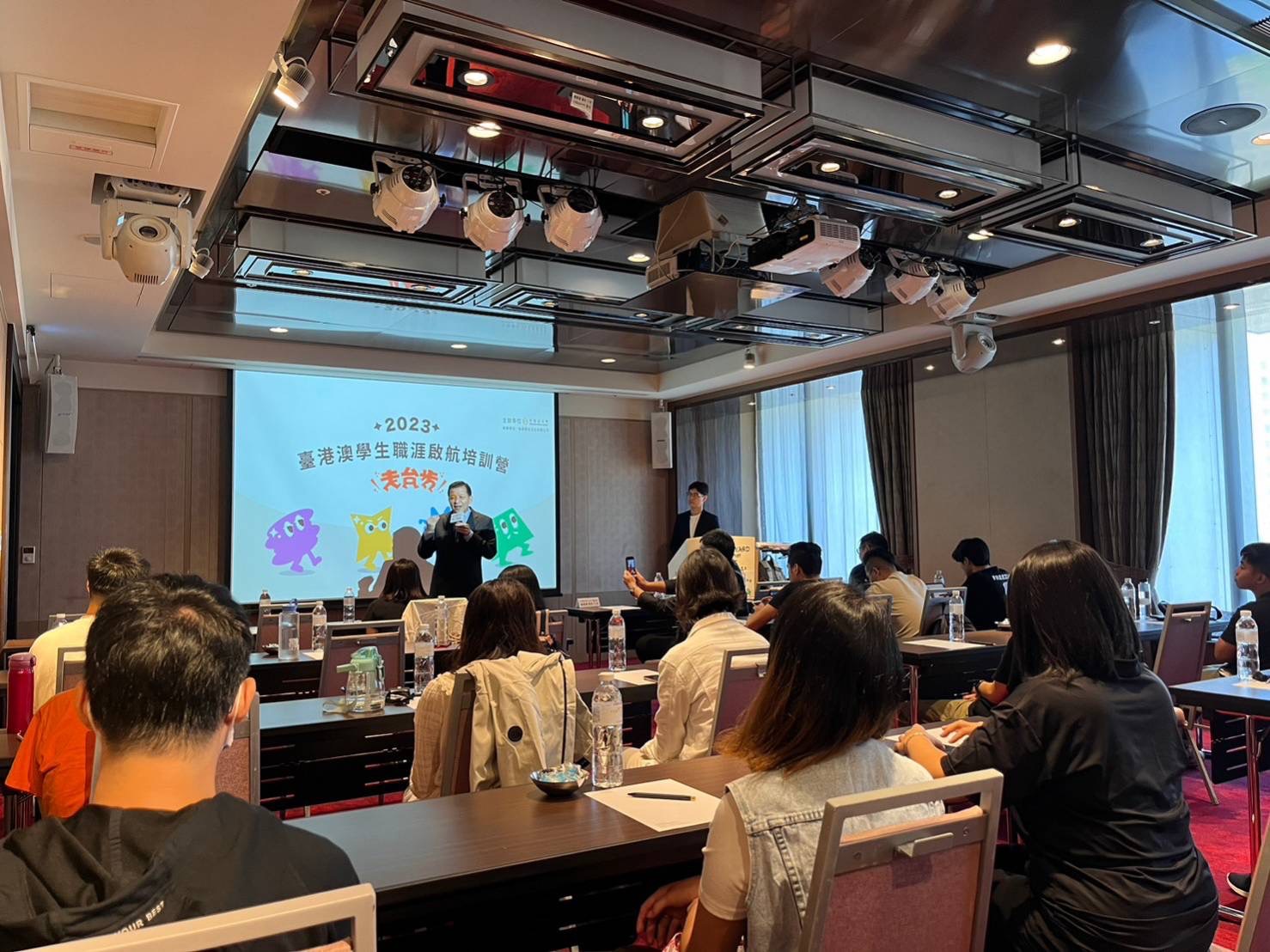 與會者專注參與課程