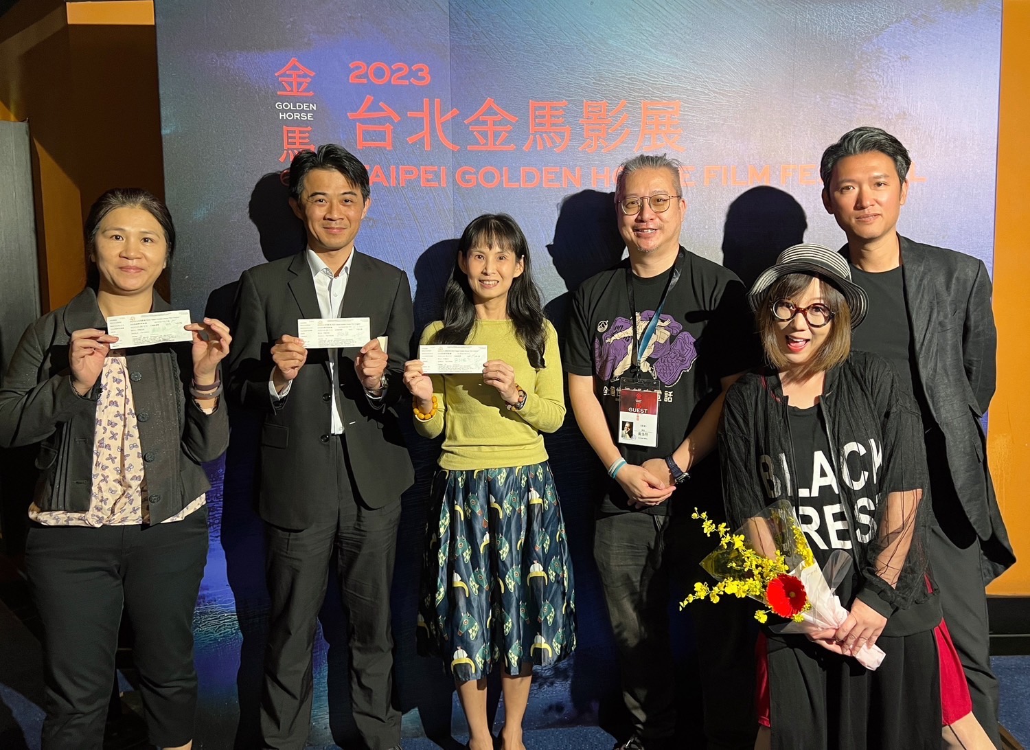 映後李組長與黃浩然導演男女主角何世光及茜利妹合影