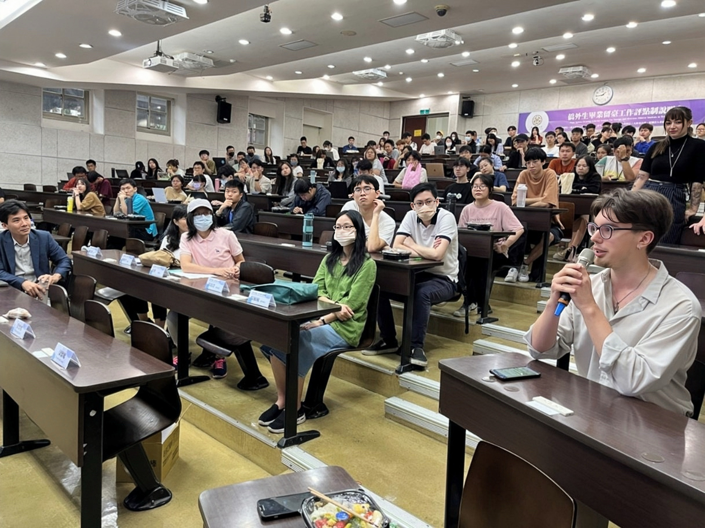 與會同學發言踴躍，積極提問。
