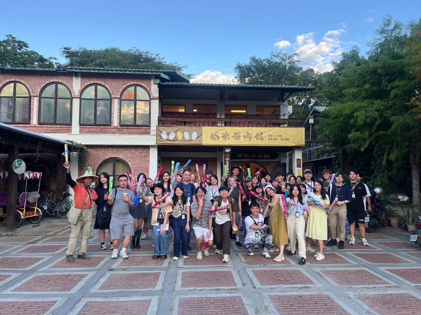 學員於臺東稻米原鄉館前合影