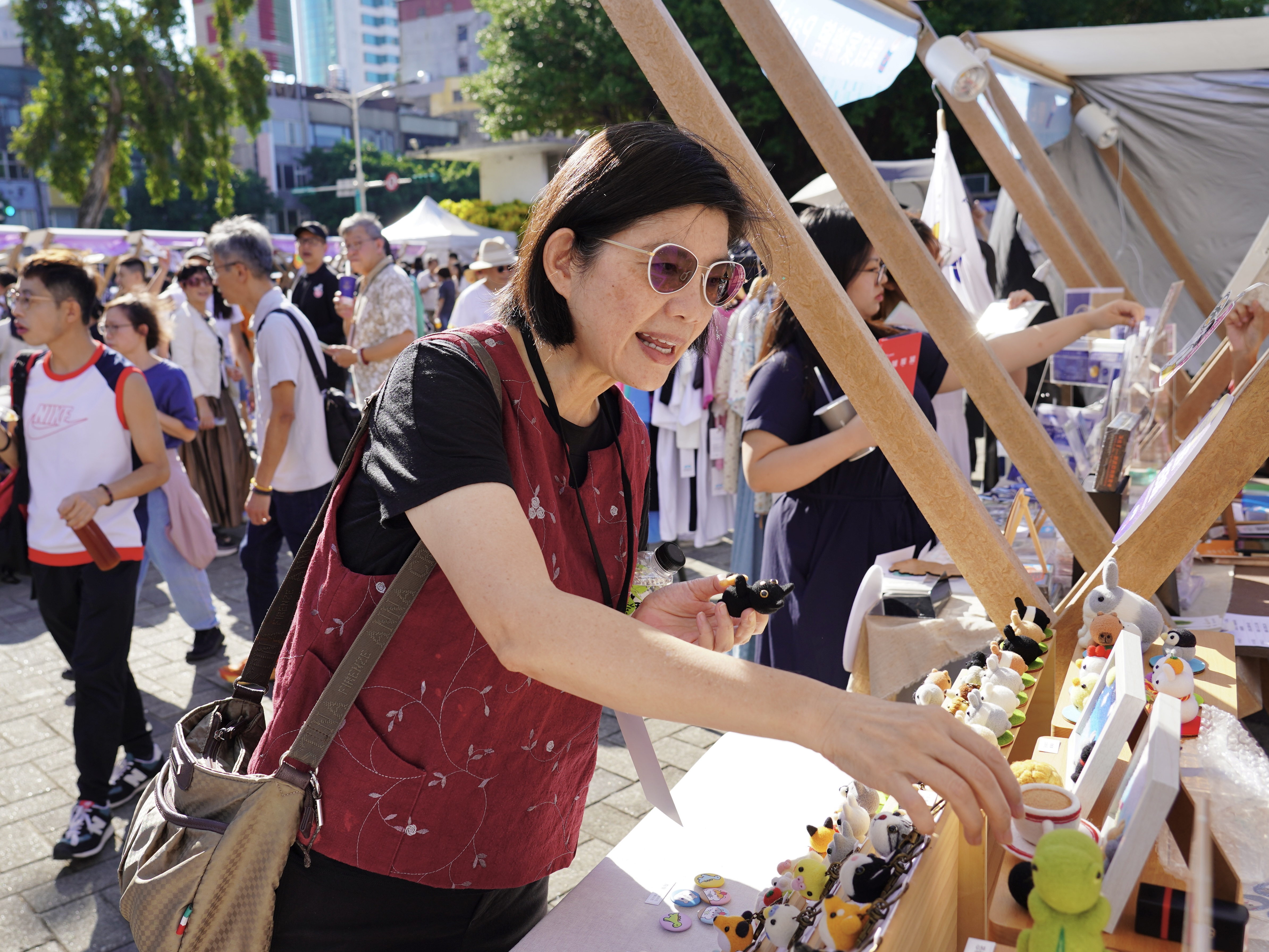 賴董事長走訪攤商