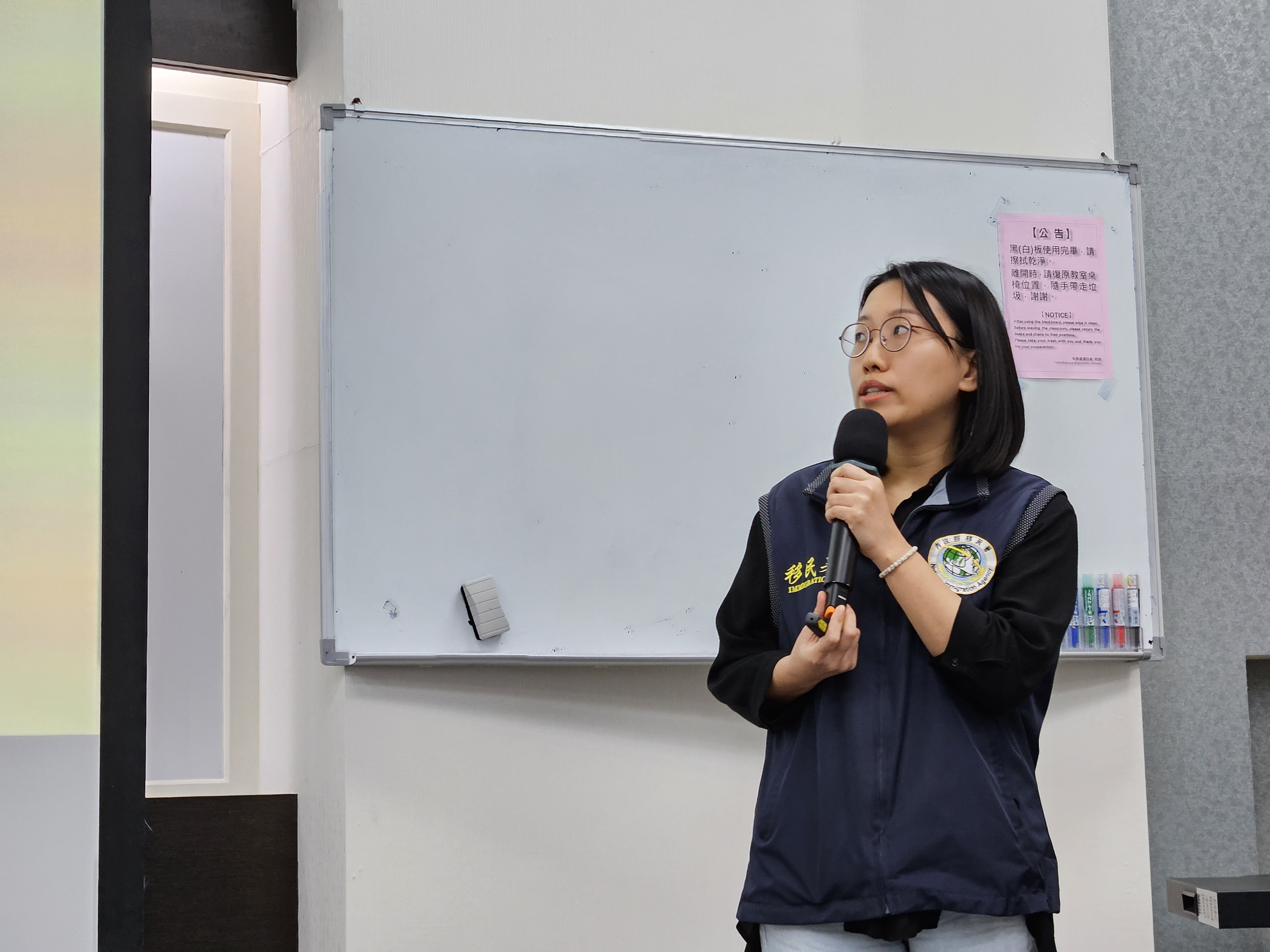 移民署桃園市服務站梁雅筑專員說明僑外生在台居留注意事項