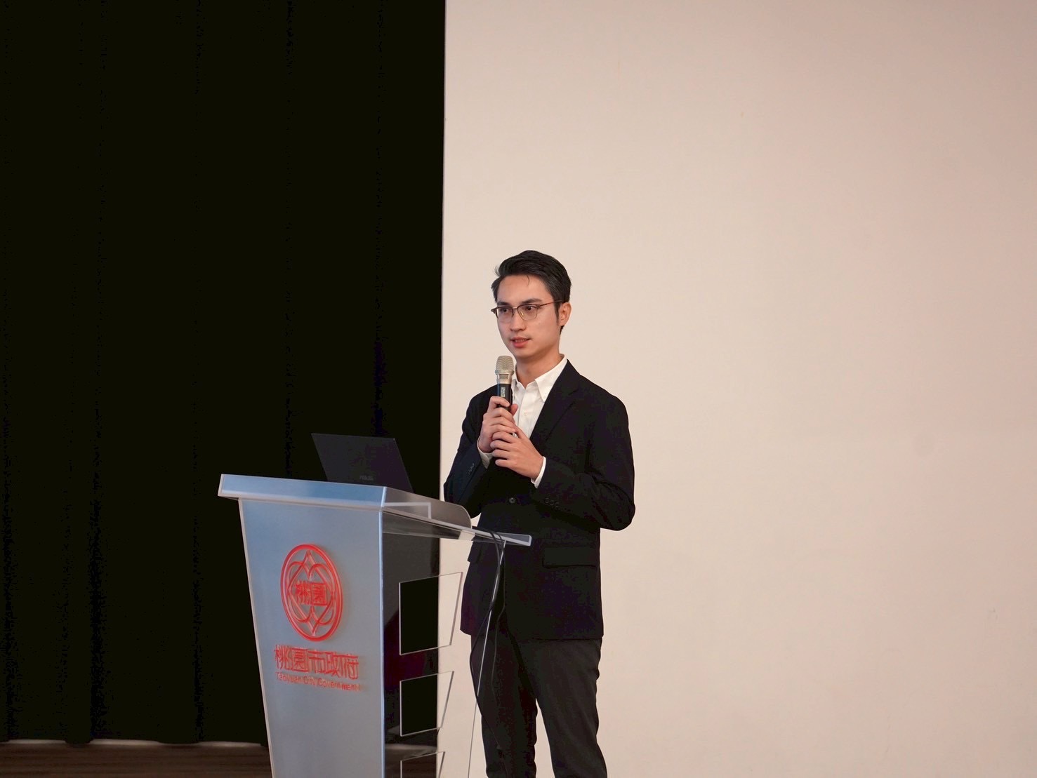 經濟部投審司李玠錚專員說明投資審查規定