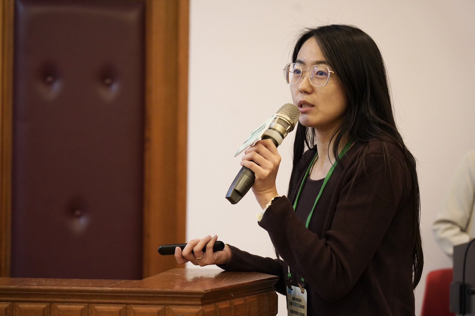 勞動部王續蓉科長解說工作許可實務