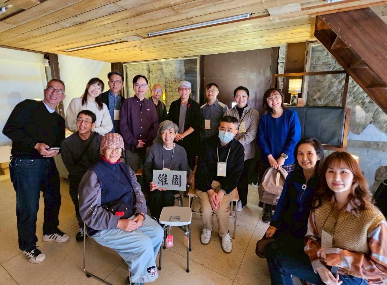  陸委會李晉梅組長與到場民眾合影