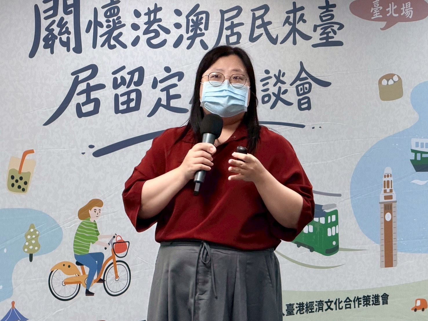 台北市政府衛生局股長曹紘翠說明台北市長照及醫療照護資源