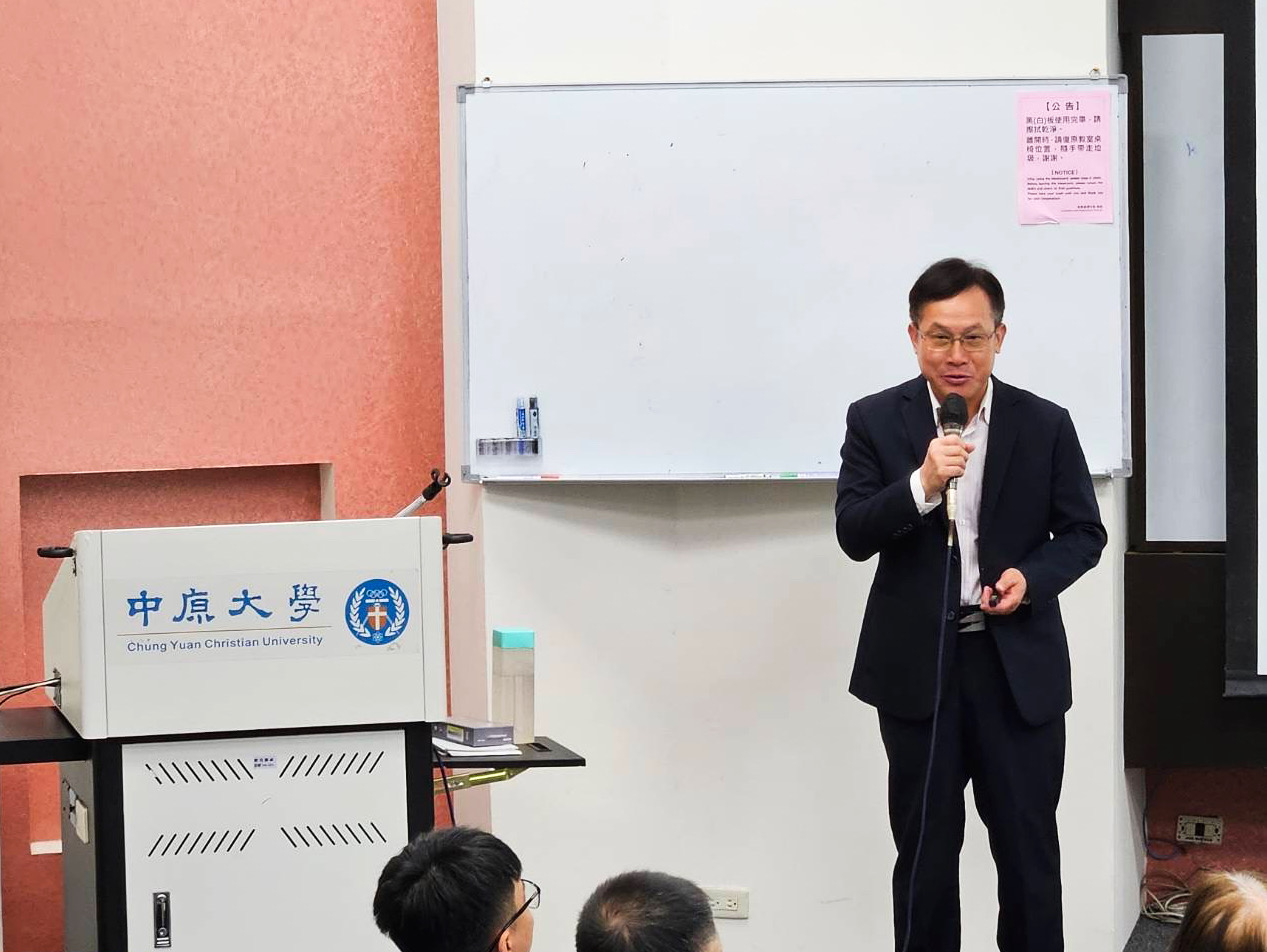 台灣各大學香港校友會總會榮譽會長麥業成致詞