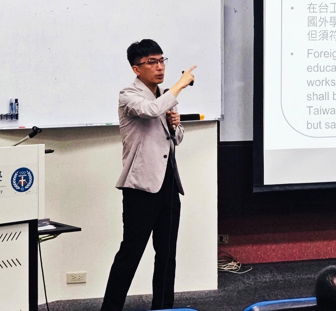 勞動部勞發展署副研究員劉濬誠說明評點制重點