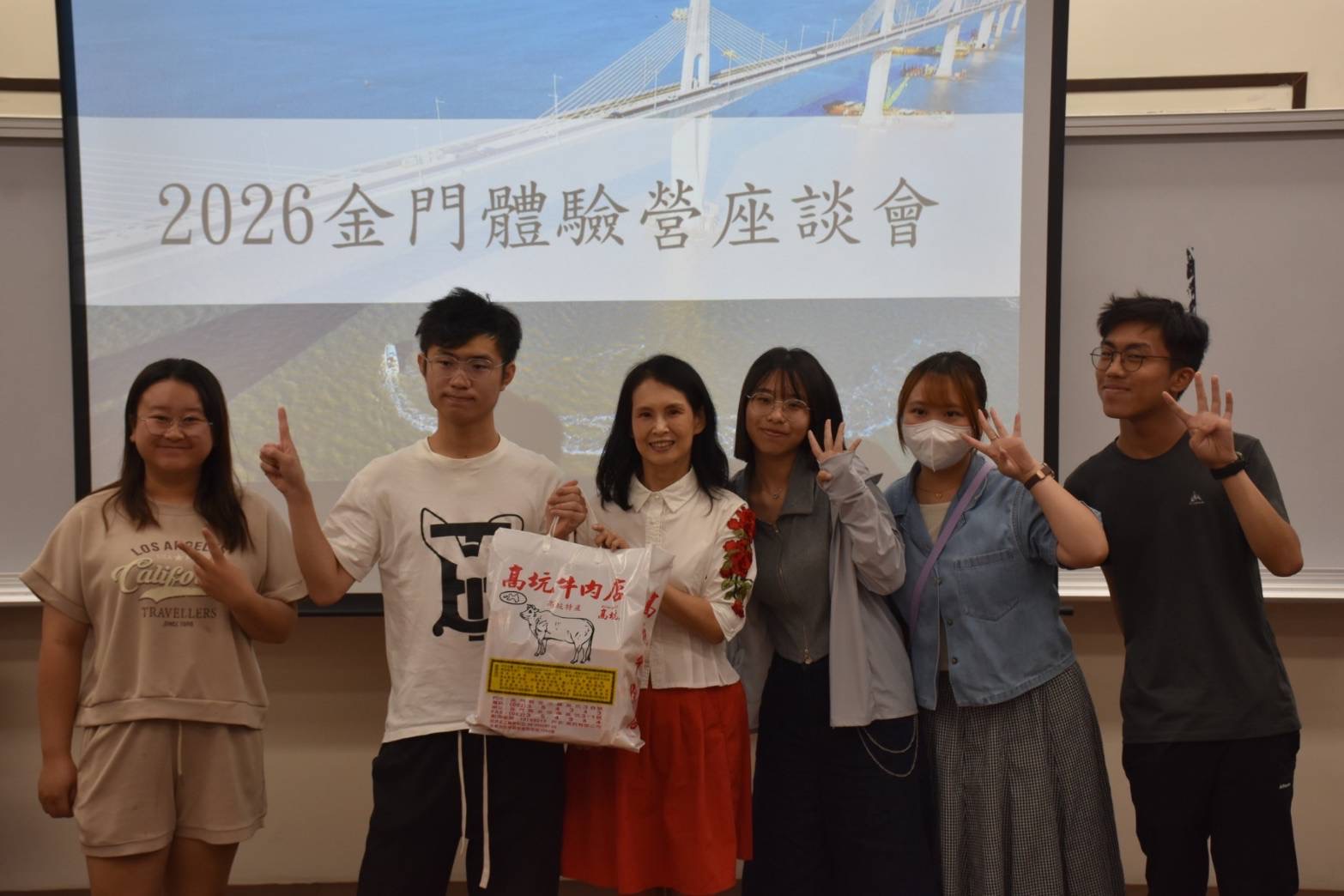 李晉梅組長頒獎給分享學員