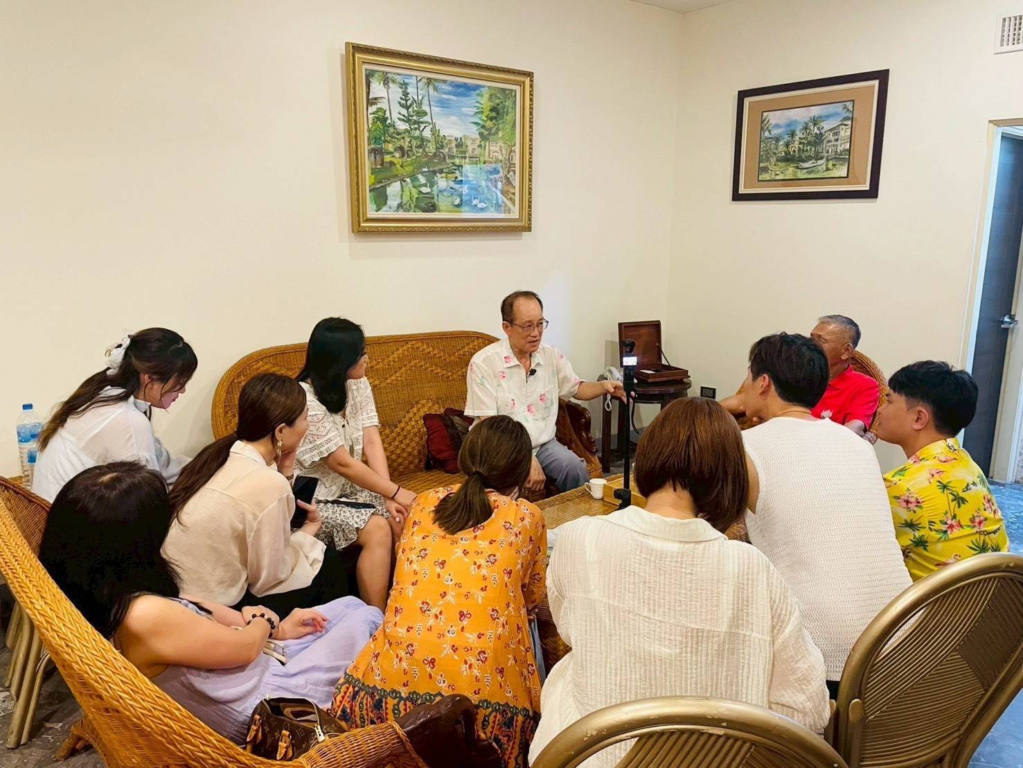 林富男委員跟團員分享高屏觀光資訊