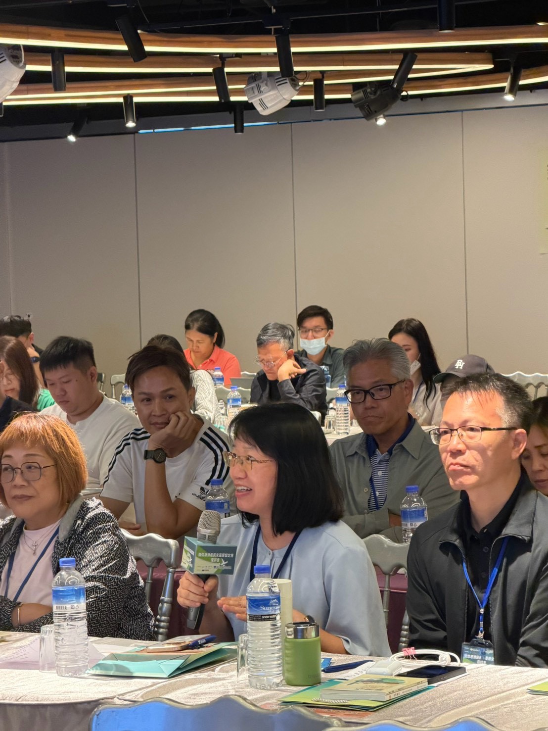 現場港澳人士提問